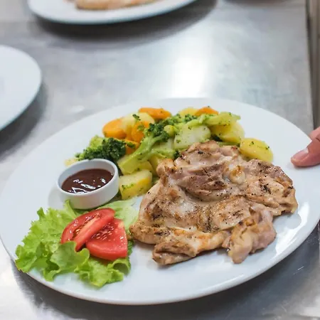 מלון Plamena Palace 4*