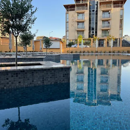 普拉梅娜宫酒店 4*