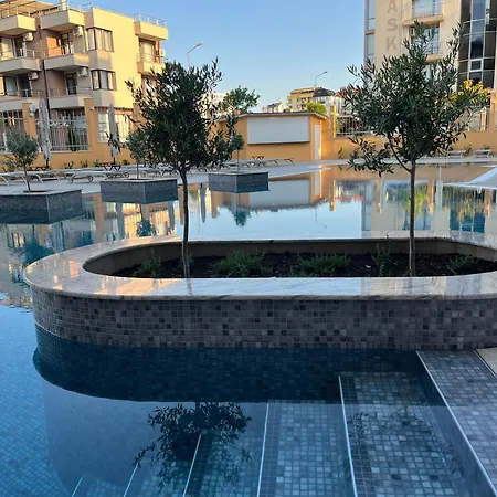 普拉梅娜宫酒店 4*