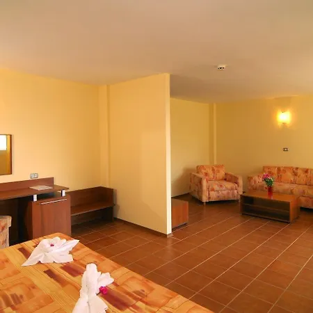 普拉梅娜宫酒店