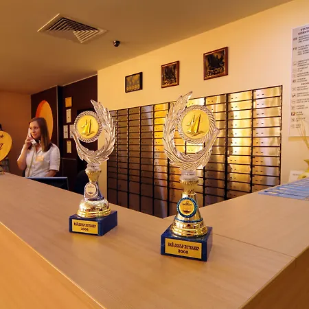 普拉梅娜宫酒店 4*