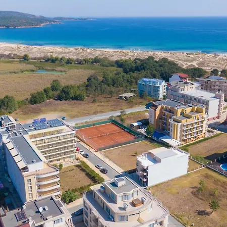 普拉梅娜宫酒店 4*