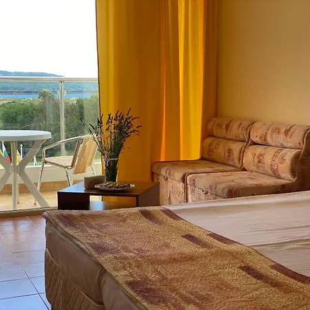 普拉梅娜宫酒店