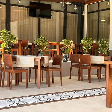 Plamena Palace فندق 4*