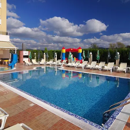 普拉梅娜宫酒店